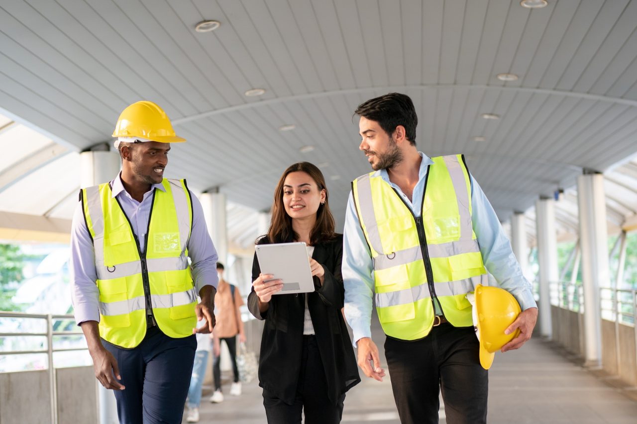 architect consult engineer on construction site